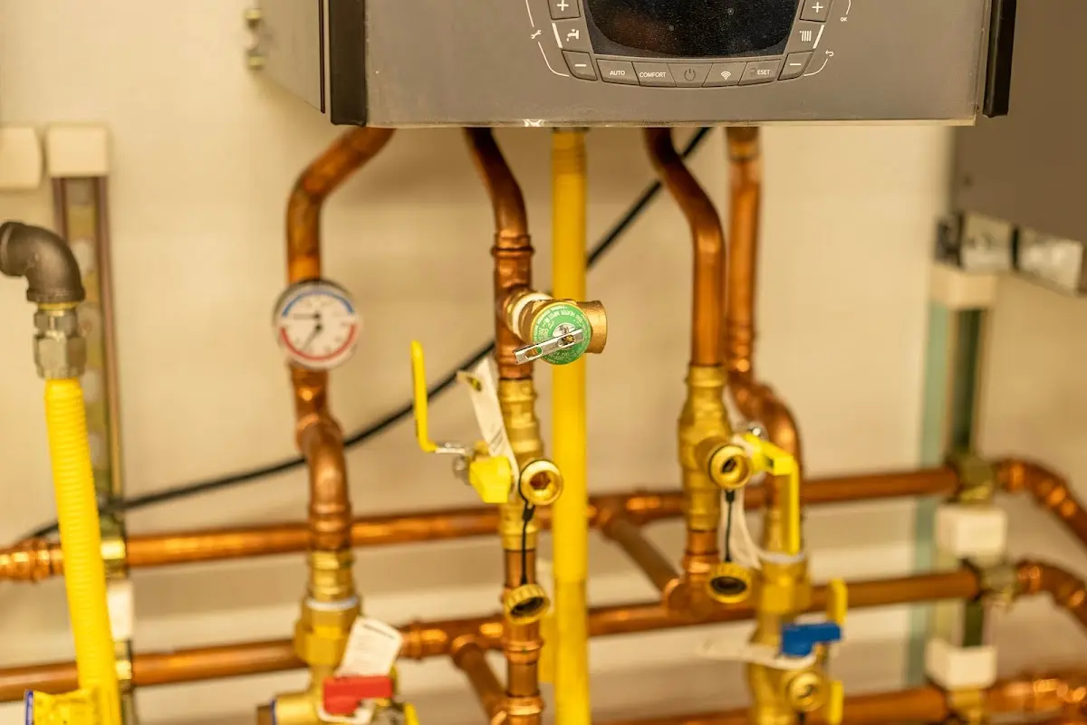 Licensed technician providing Slab Leak Repair for a homeowner in Oak Ridge